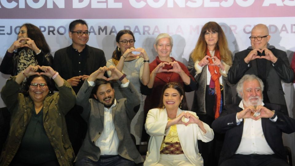 Clara Brugada presenta su equipo de campaña.