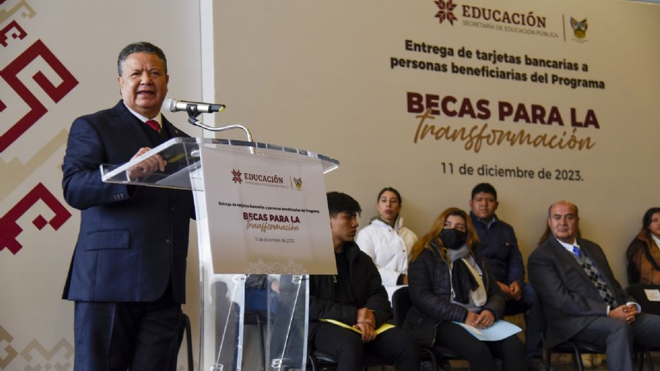 Julio Menchaca, gobernador de Hidalgo, refrenda su compromiso con las juventudes universitarias