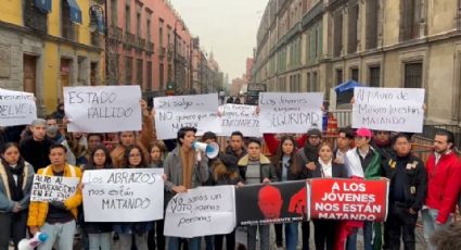 Colectivos juveniles protestan en Palacio Nacional por el asesinato de 60 mil jóvenes