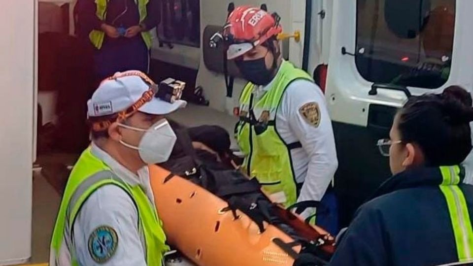 El hombre accedió a recibir ayuda de los rescatistas.