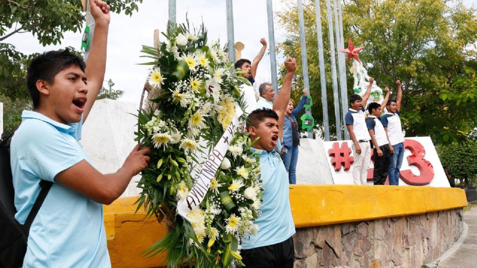 Familiares de los 43 de Ayotzinapa tendrán acceso a todos los archivos relacionados al caso.