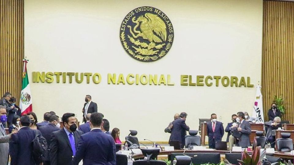 El INE concluye sesión de de consejo general.