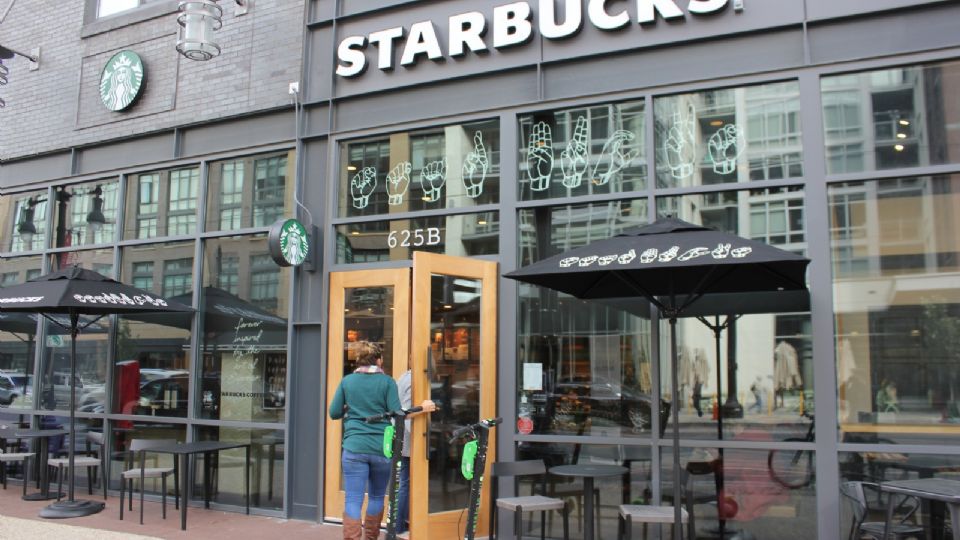 Starbucks: Retiran del mercado 300 mil botellas de frappuccino que podrían contener vidrio.