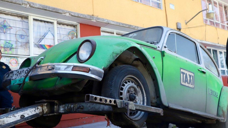 La alcaldesa Lía Limón supervisó el retiro de autos abandonados en Álvaro Obregón.