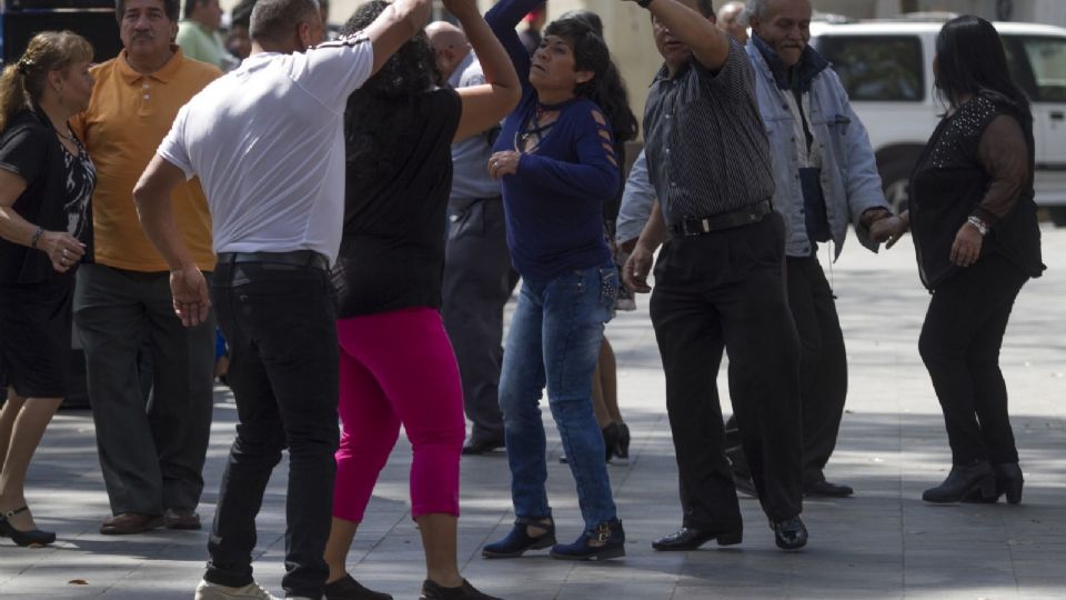 Esta colonia tiene una ardua tradición relacionada con e baile y la música.