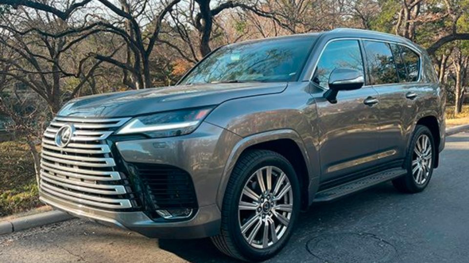 Lexus LX 600 a México a finales de 2022, este vehículo es denominado 'la limosina todo terreno'.