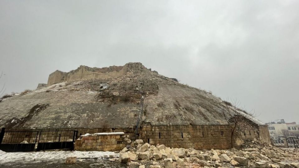 El histórico castillo de Gaziantep sufrió graves daños tras los terremotos en Turquía