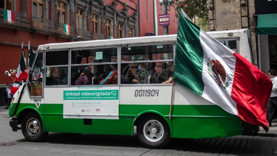 Se anuncia la chatarrización de los microbuses en CDMX.