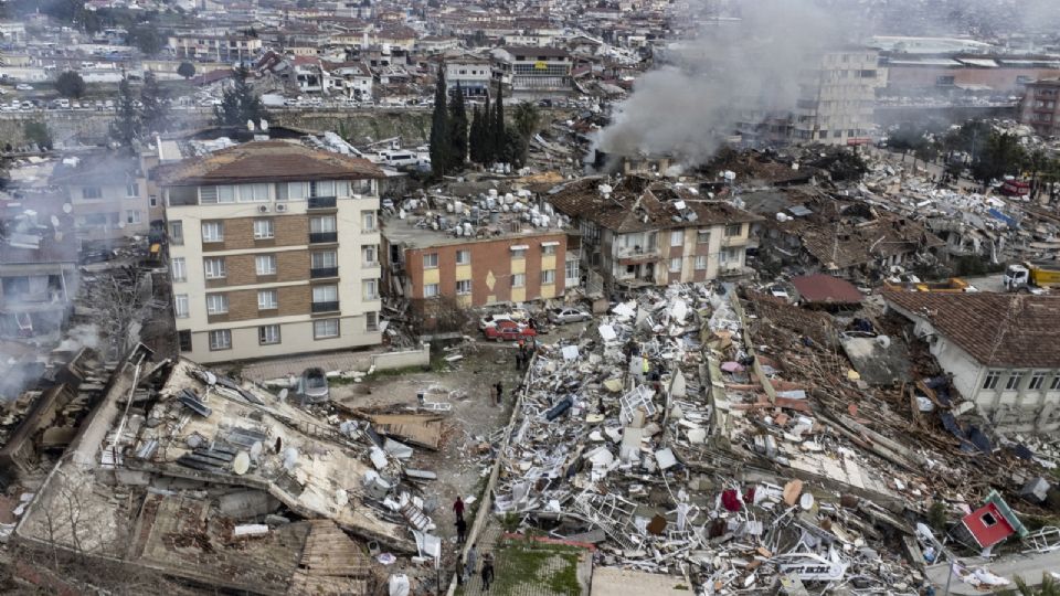 Tres muertos y más de 200 heridos dejan hasta ahora dos nuevos sismos en Turquía.