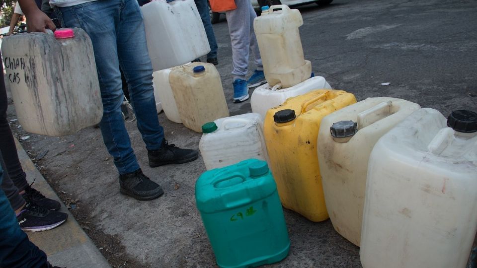 Bidones de gasolina.