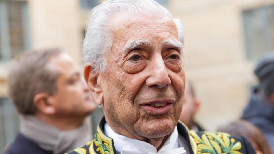 Mario Vargas Llosa, escritor, ingresó en la Academia Francesa.