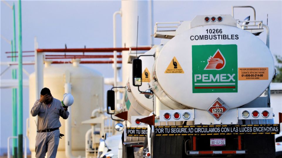 Piden que PEMEX aclare renta de camionetas.