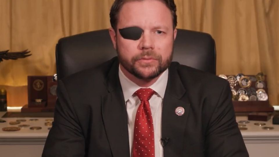 Dan Crenshaw insiste en la intervención de Estados Unidos en el combate contra el narcotráfico.