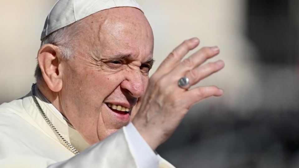 Jorge Mario Bergoglio tiene 86 años.