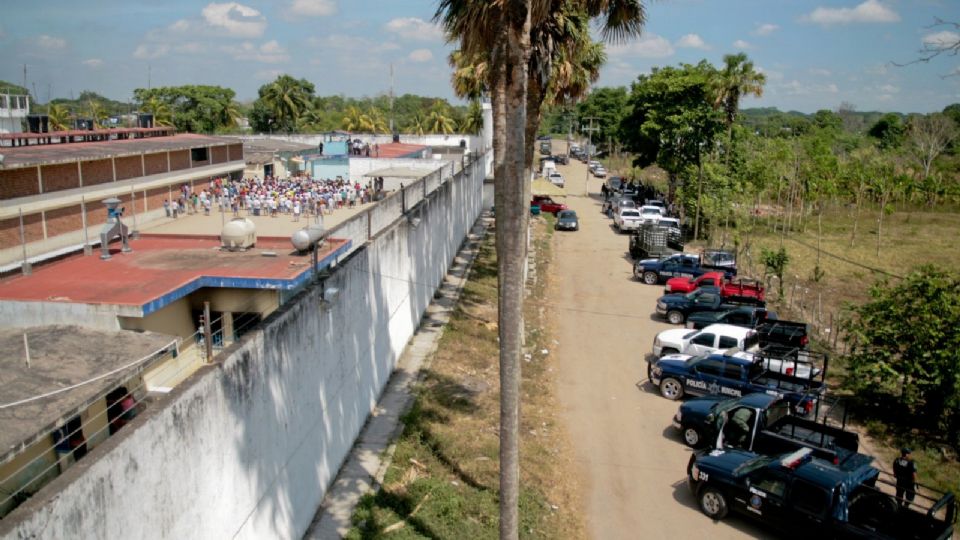 Fuerzas federales arriban al Centro de Re-adaptación Social 'Las Palmas'.