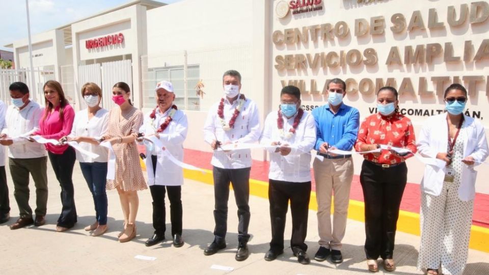 Entregó una ambulancia para garantizar traslados seguros a las y los pacientes.