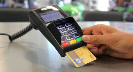 ¿Puedes sacar una tarjeta de crédito si estás en el buró de crédito? Todo lo que debes saber