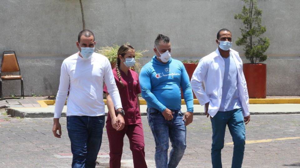 Médicos mexicanos y cubanos unen fuerza contra COVID-19.