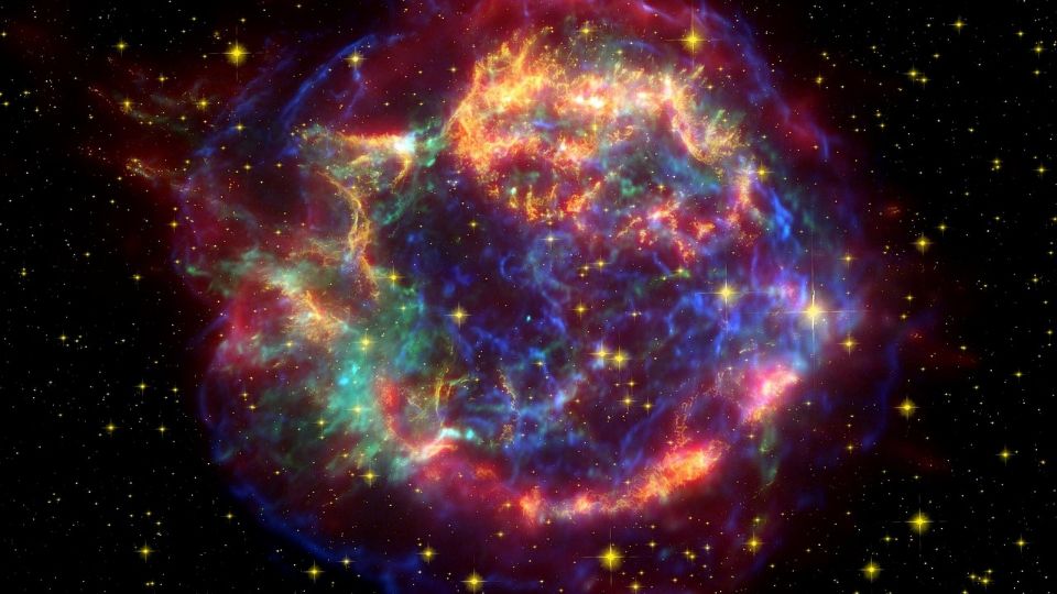 Telescopio James Webb capta la explosión de una supernova y el destello de su polvo cósmico.