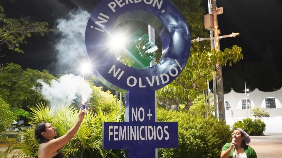 Colectivas y mujeres organizadas de Cancún, Quintana Roo, inauguraron la antimonumenta.