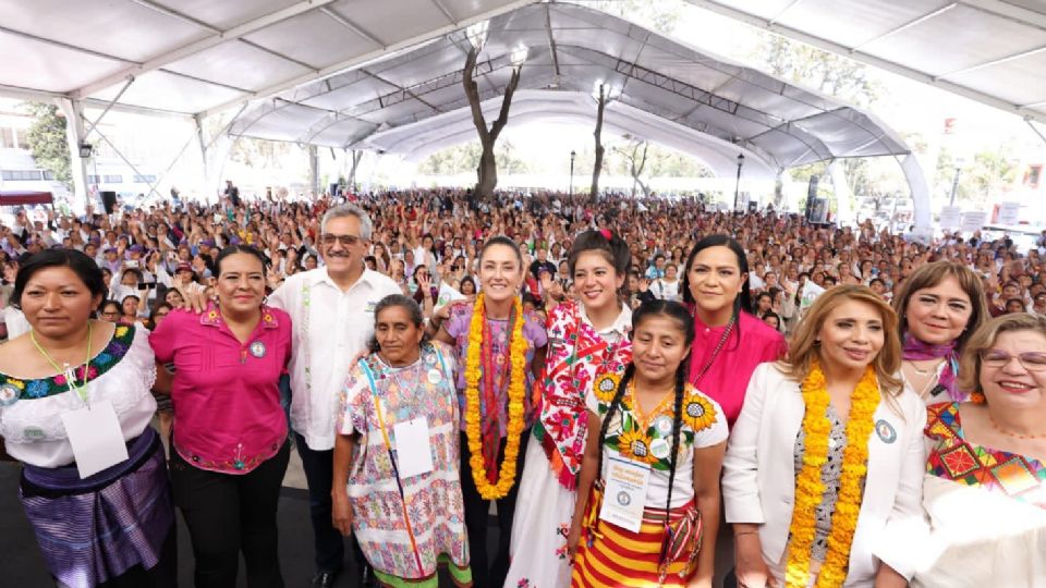 La jefa de Gobierno, Claudia Sheinbaum, se reunió con mujeres campesinas del programa Sembrando Vida.