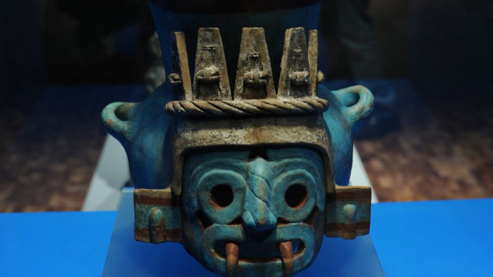 .Pieza 'Olla Tlaloc con mascarón' perteneciente a la cultura Mexica, expuesta en el Museo Nacional de Antropología.