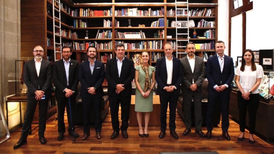 Claudia Sheinbaum se reunió con representantes de la FIFA.