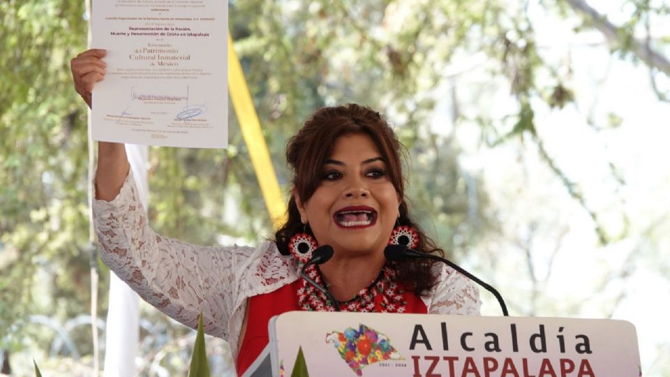 Clara Brugada, alcaldesa de Iztapalapa, durante la conferencia de prensa de la Edición 180