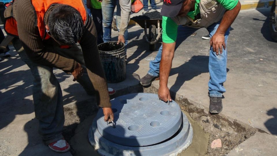 Cambios de tapas de coladeras en vías primarias de la Ciudad de México