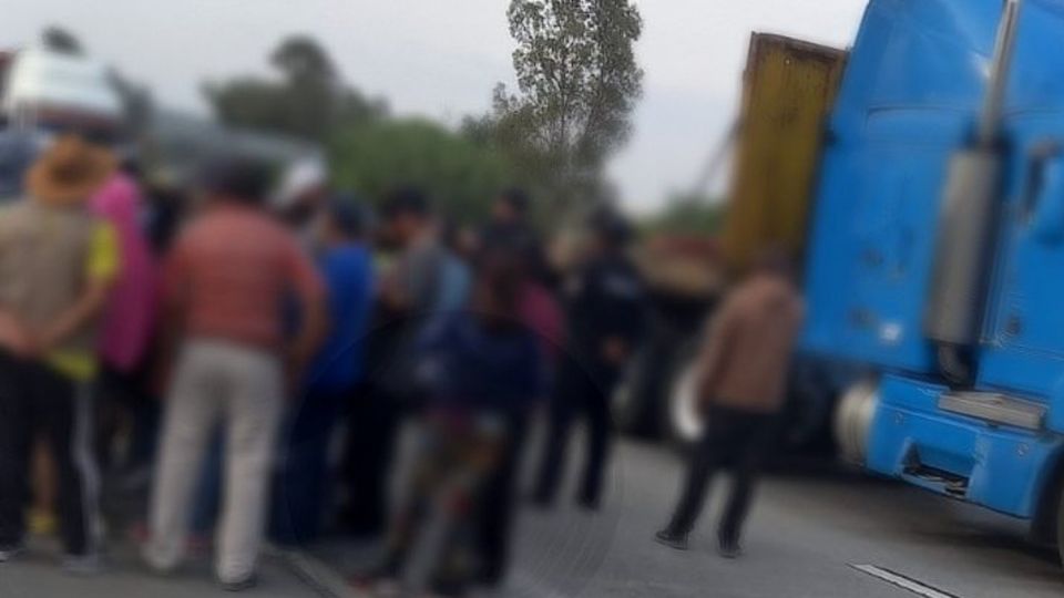 Manifestantes en la autopista México-Querétaro.