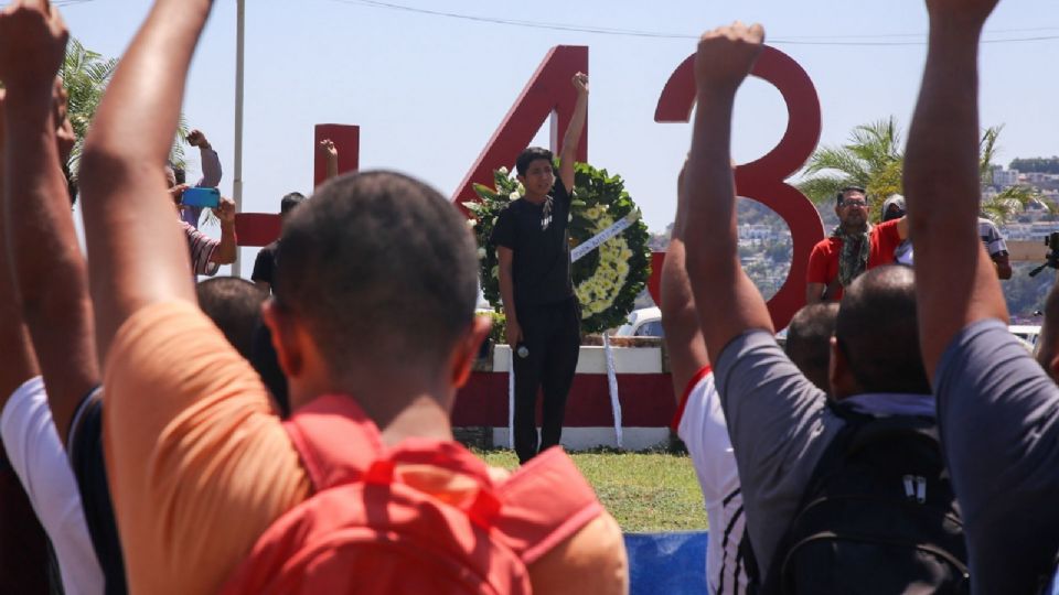 Protesta de normalistas de Ayotzinapa.