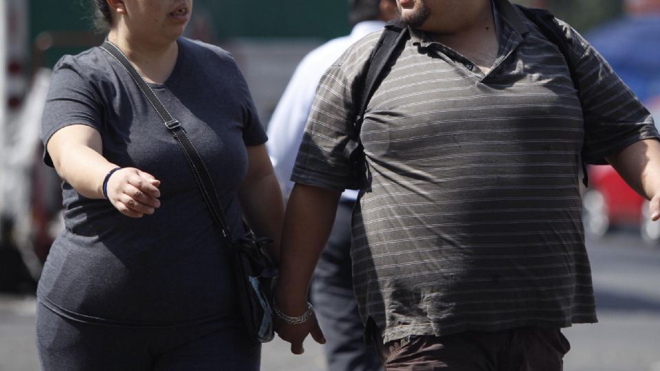 Especialistas urgen prevenir y controlar la obesidad en México