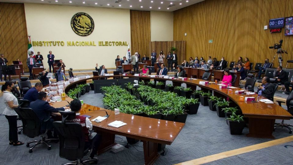 Los aspirantes no podrán ingresar al Salón de Sesiones con tabletas, dispositivos electrónicos ni relojes inteligentes.