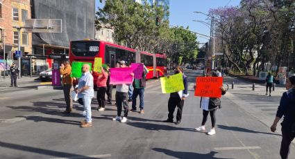 Transportistas de Culhuacán cierran vialidades y 'clausuran' la Semovi