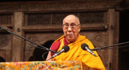 ‘Dalái Lama abusó de su condición de poder al besar a un niño’