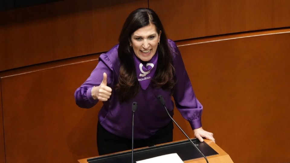 La senadora Kenia López Rabadán durante su participación en la Sesión Ordinaria en el Senado de la República.