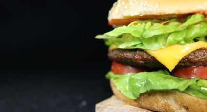 ¡Gerente agredido de Burger King es buscado! Quieren premiarlo por su inesperada reacción | VIDEO
