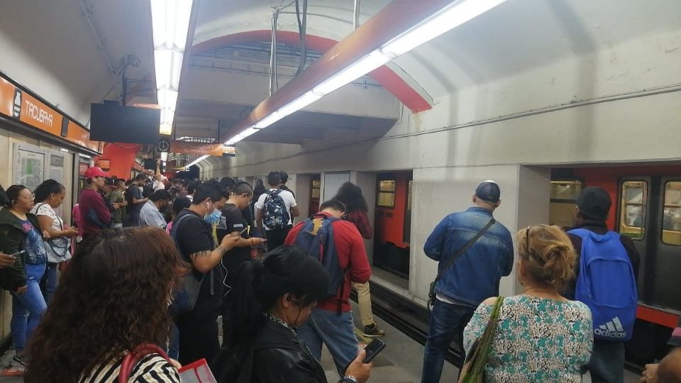 El servicio en la Línea 7 de metro se suspendió temporalmente.