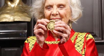 Sendo otorga la medalla Belisario Domínguez a Elena Poniatowska