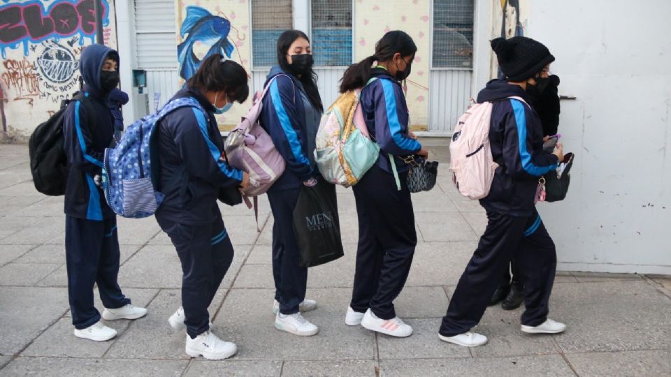 Calendario SEP beneficia a estudiantes y docentes con puente largo.