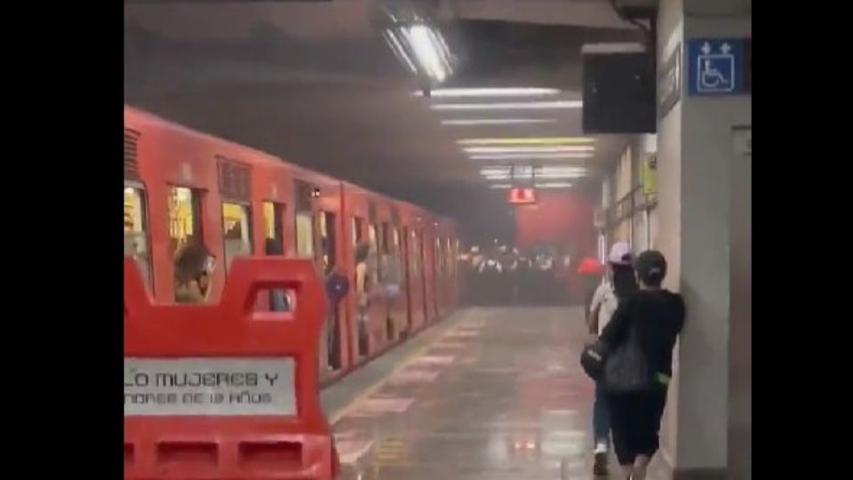 El servicio de la Línea 9 fue suspendido temporalmente por humo en la estación Centro Médico.