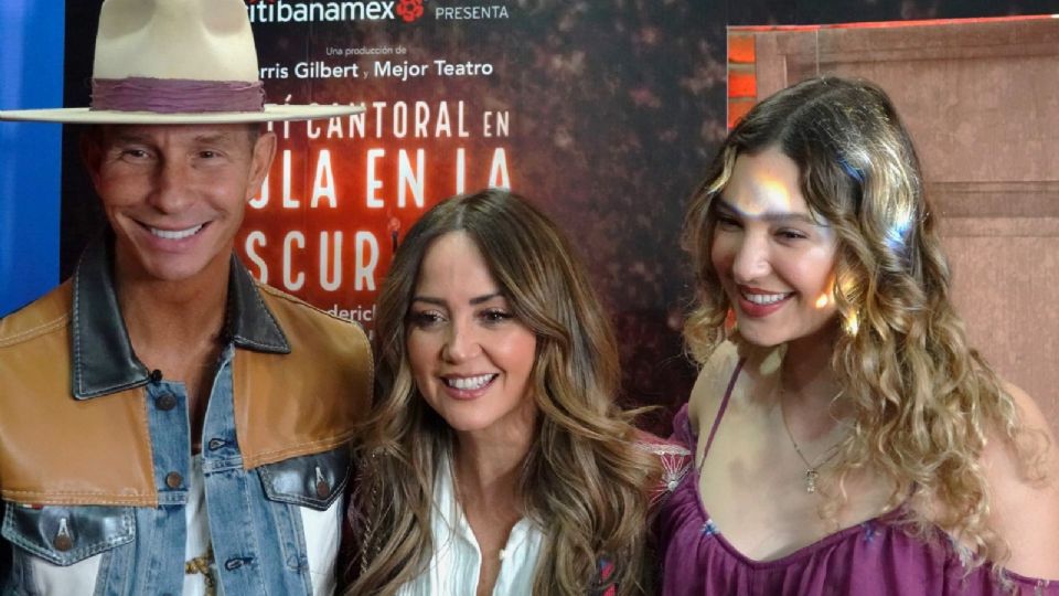 Andrea Legarreta y Erik Rubín salieron de vacaciones con sus hijas.