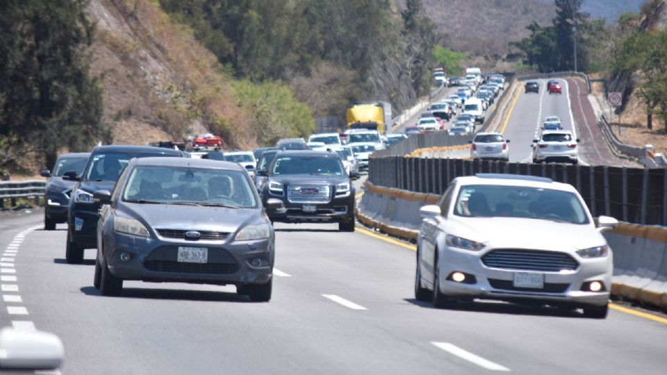 Emiten recomendaciones para quienes viajen en carretera.