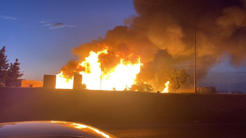 Se registra un incendio en la Central de Abastos en la alcaldía Iztapalapa.