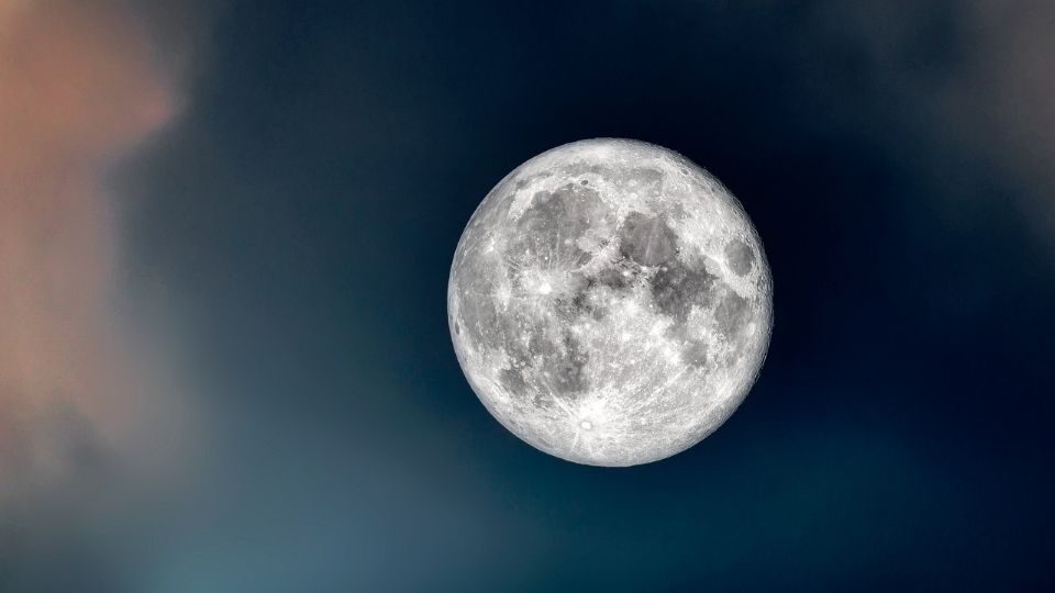 Se capturaron imágenes del polo sur de la Luna.