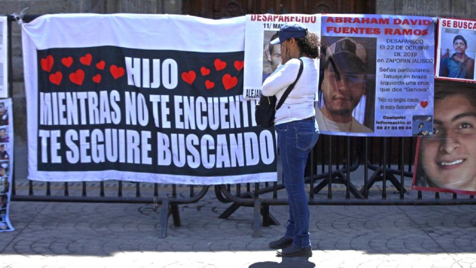 Madres de personas desaparecidas marchan hacia Palacio de Gobierno, hoy en el Día de las Madres.