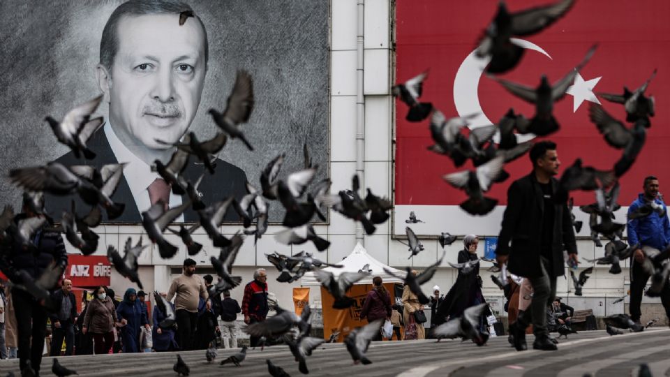 Erdogan, al que las encuestas auguran una derrota electoral tras dos décadas en el poder, aseguró que 'no renunciará a servir a su país'.