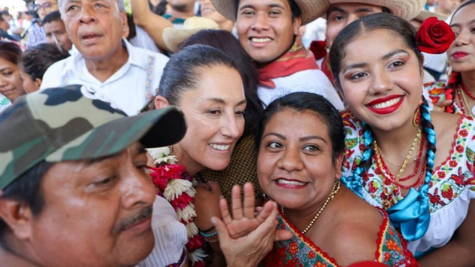 Claudia Sheinbaum visitó Santa María Huatulco, Oaxaca.