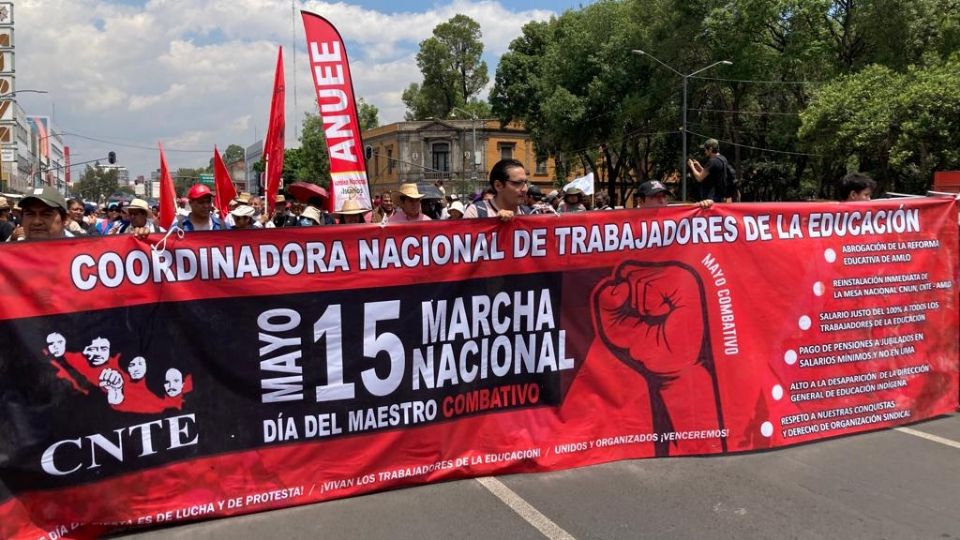 Los maestros marcharon hasta el Zócalo de la capital.