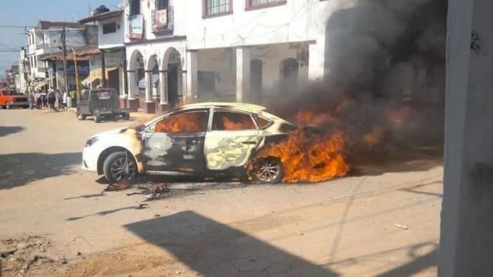 En Guanajuato se reporta la quema de autos y bloqueos.